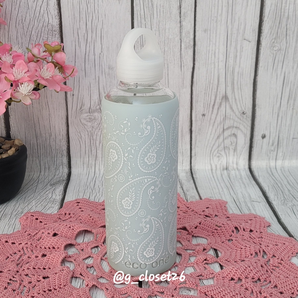 ECO ONE Light Blue Paisley Glass Water Bottle with Silicone Sleeve